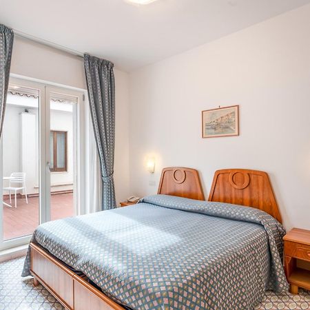 Hotel Eliseo Park'S Sant'Agnello Buitenkant foto